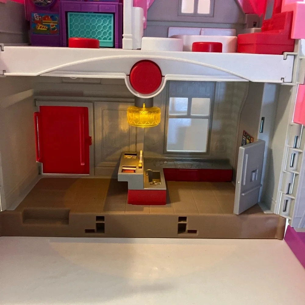 Fisher Price Little People 2017 Big Helpers Interactive Home Playset Pink *WORKS